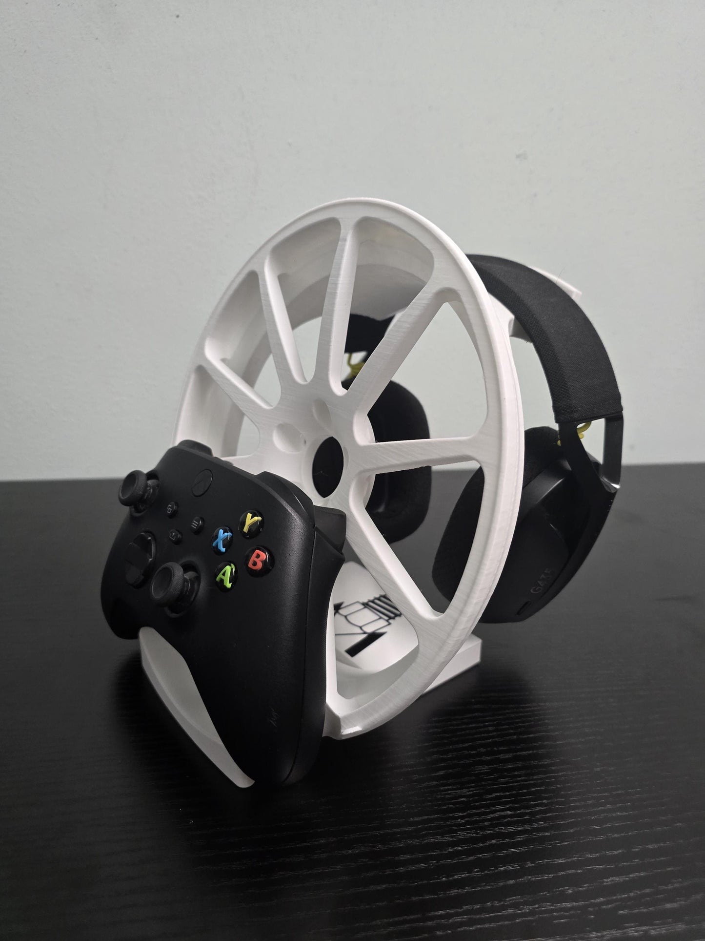 Neuspeed RSe102 Style Headset and Controller Stand