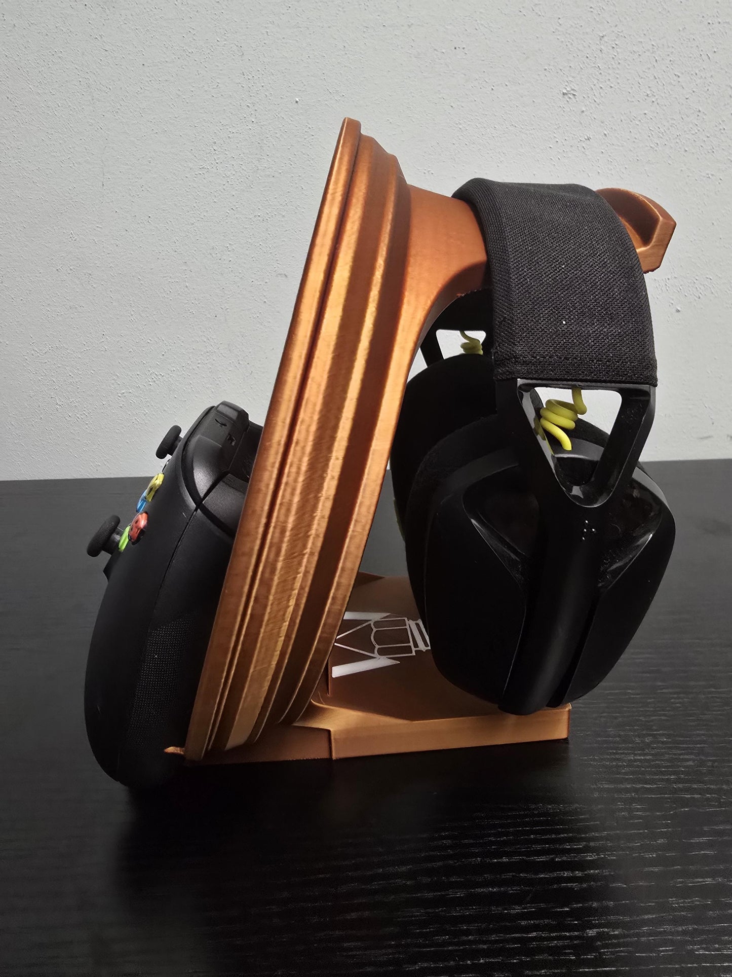 Rotiform RSE Style Headset and Controller Stand