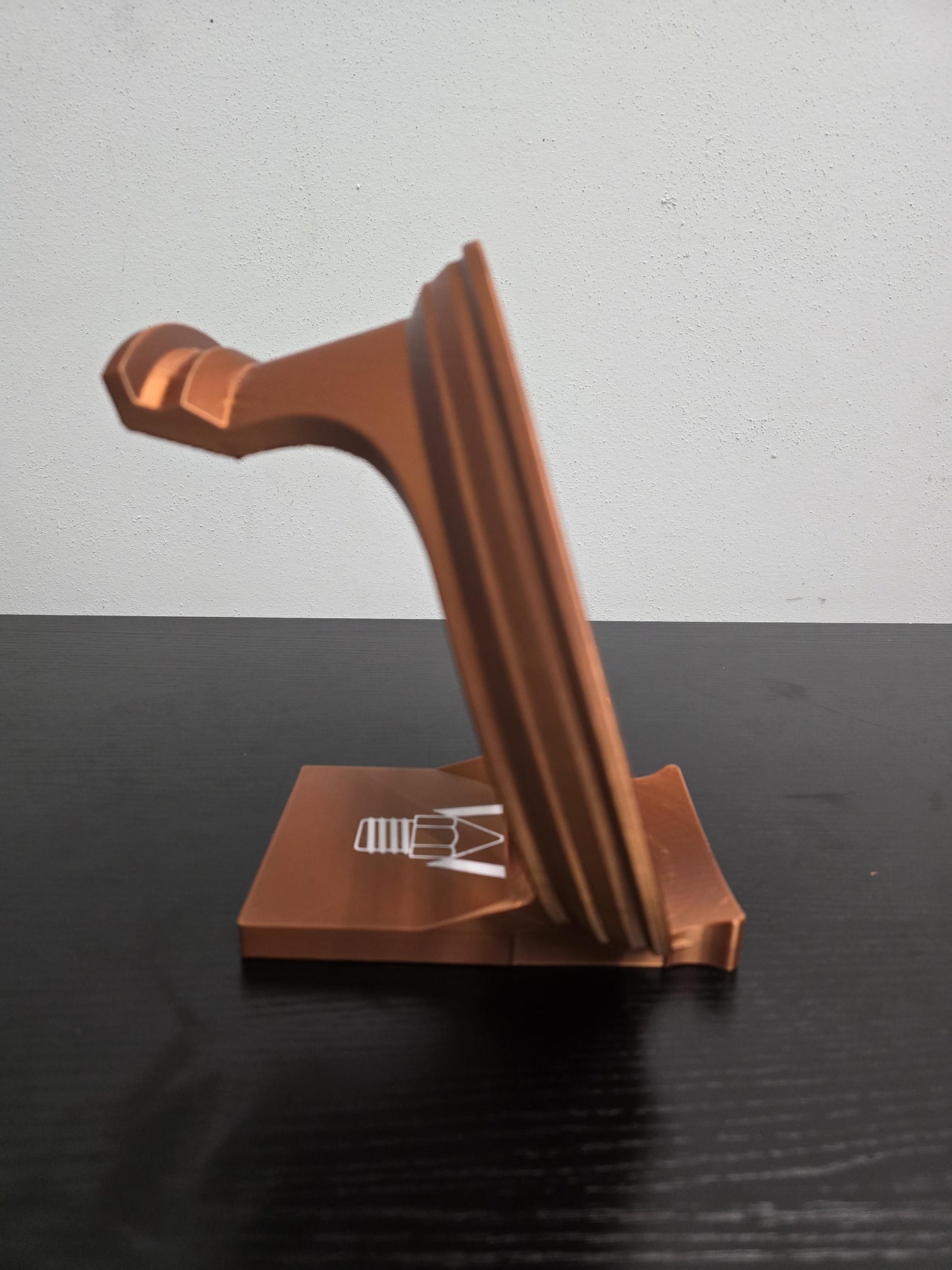 Rotiform RSE Style Headset and Controller Stand